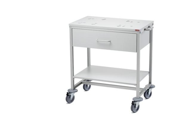 Der Rollwagen seca 403 ist die ideale Ergänzung für die seca Säuglingswaagen